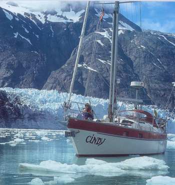 Cindy bei einer schwierigen Eispassage in Alaska